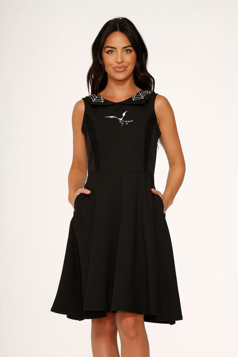 Vestido swing negro bordado con murciélagos-7