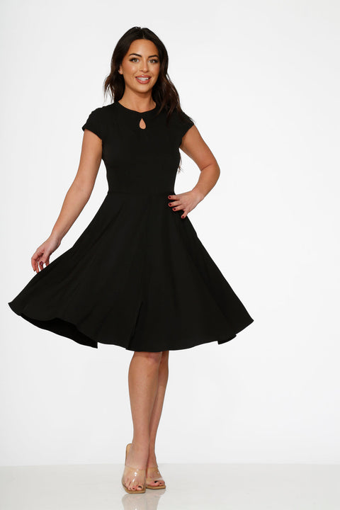 Vestido negro de corte swing-4