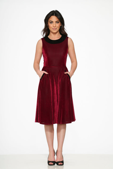 Kurtroy morado con vestido de vuelo de cuello negro-2