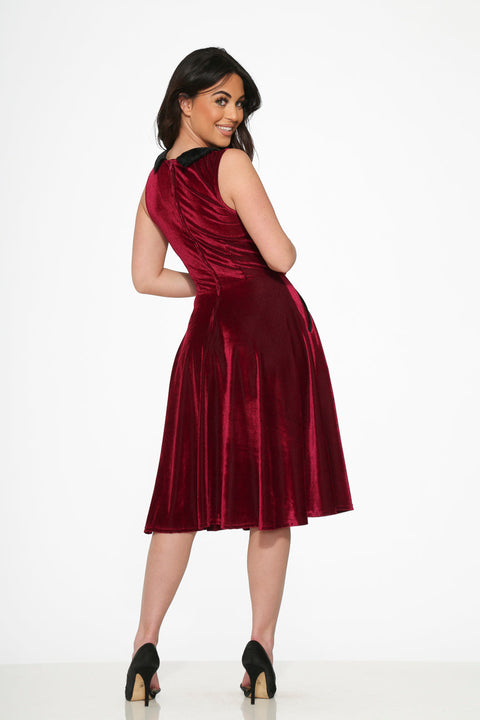 Kurtroy morado con vestido de vuelo de cuello negro-4