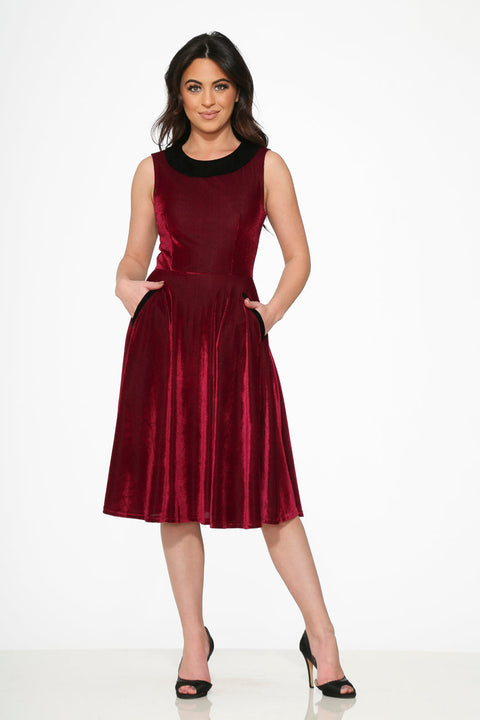 Kurtroy morado con vestido de vuelo de cuello negro-5