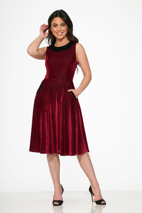 Kurtroy morado con vestido de vuelo de cuello negro-1