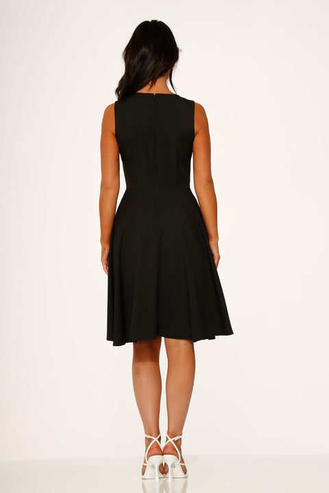 Vestido swing con ribete blanco y negro-5