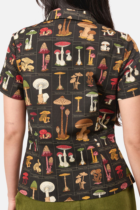 Blusa estilo cottagecore con estampado de hongos-1