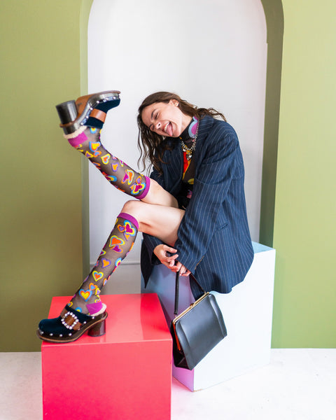 Calcetines altos negros transparentes con corazones estilo Y2K-8