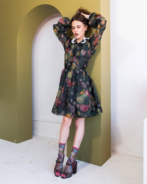 Calcetines negros transparentes con estampado floral oscuro-8